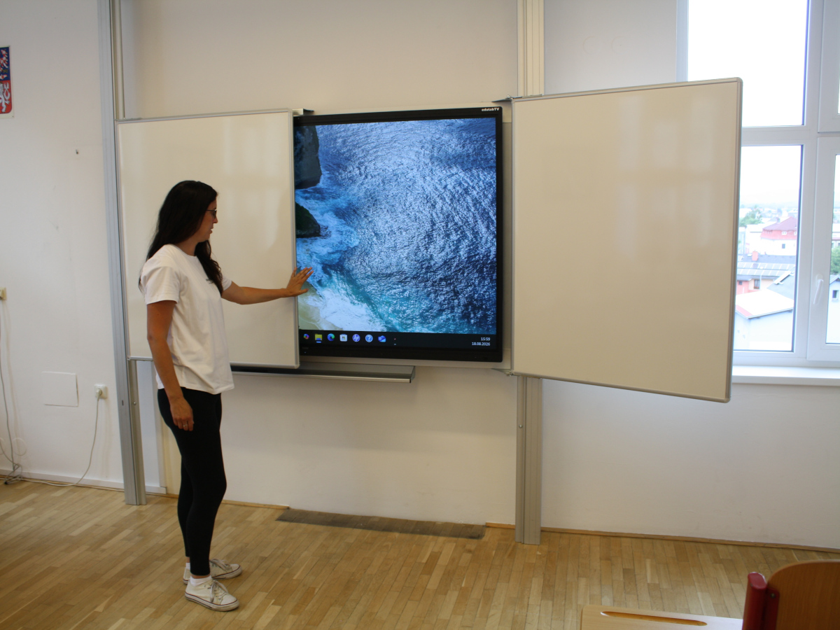 Dotykový monitor 86" s pylony