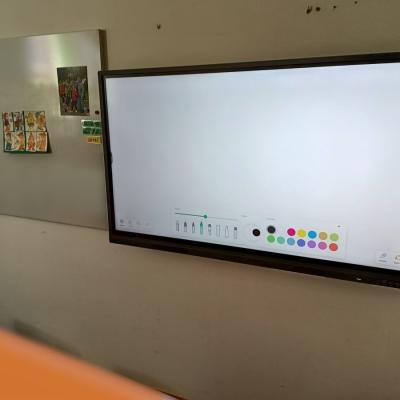 Dotykovy Monitor Na Zed 55 4