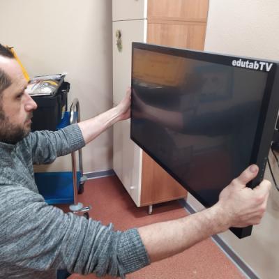 Dotykovy Monitor Sestava Na Zed