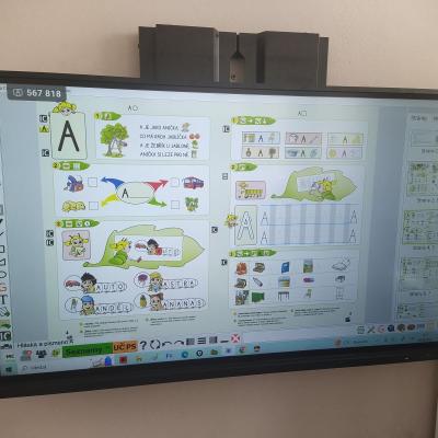 Dotykovy Monitor S Pohyblivym Mechanizmem Nastaveni Vysky 10