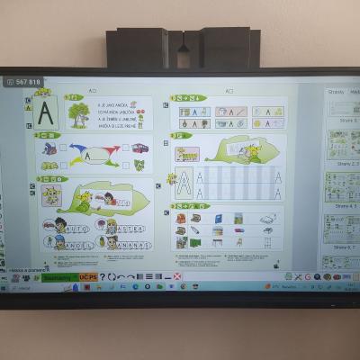Dotykovy Monitor S Pohyblivym Mechanizmem Nastaveni Vysky 11