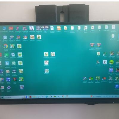 Dotykovy Monitor S Pohyblivym Mechanizmem Nastaveni Vysky 1