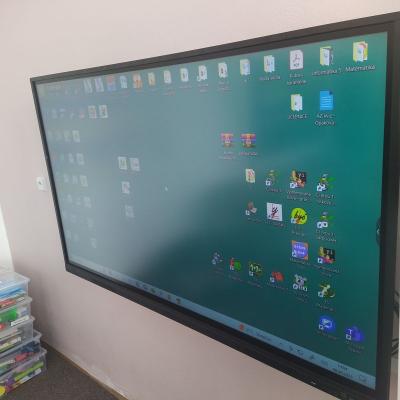 Dotykovy Monitor S Pohyblivym Mechanizmem Nastaveni Vysky 8