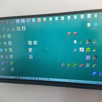 Dotykovy Monitor S Pohyblivym Mechanizmem Nastaveni Vysky 9