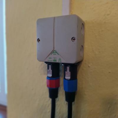Ozvuceni Konferencni Tridy Instalace Zasuvka 1