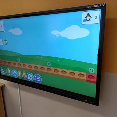 Dotykovy Monitor Drzak Na Zed 55 1