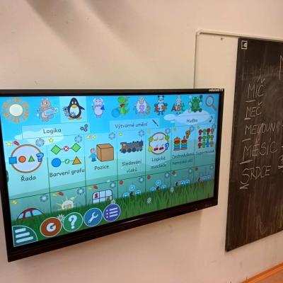 Dotykovy Monitor Drzak Na Zed 55 3