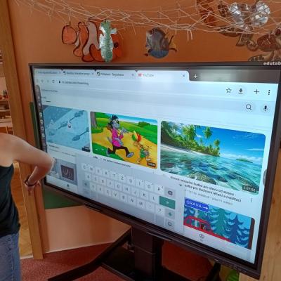 Dotykovy Monitor Obrazovka S Pojezdem 5