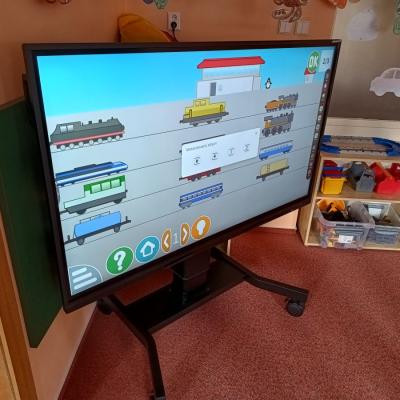 Dotykovy Monitor Obrazovka S Pojezdem 2