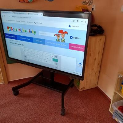 Dotykovy Monitor Obrazovka S Pojezdem 4