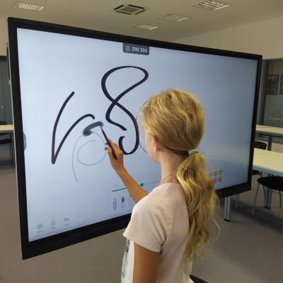 Profesionalni Dotykovy Monitor 65 3