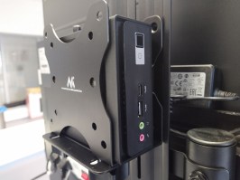 dotykove-monitory-profi-55-palcu-a-vyssi-0139