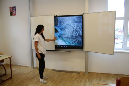 dotykovy-monitor-s-pylony-86-palcu-7
