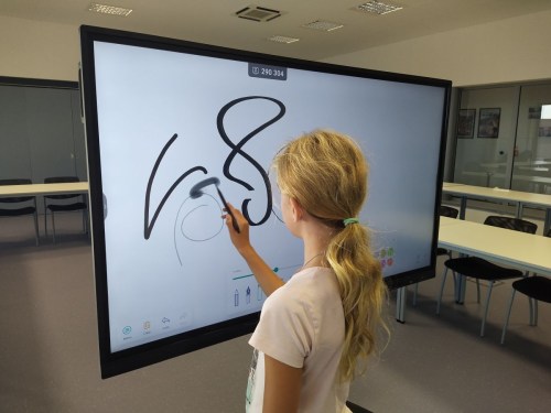profesionalni-dotykovy-monitor-65-3
