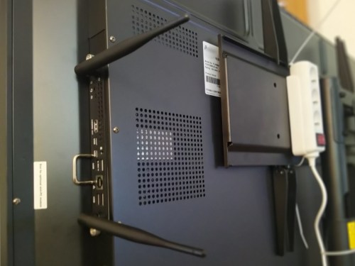 vestaveny-pocitac-dotykovy-monitor7